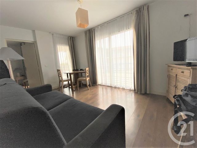 Afficher la photo en grand Appartement F2 à vendre - 2 pièces - 33.06 m2 - LA ROCHELLE - 17 - POITOU-CHARENTES - Century 21 Agence Du Centre Ville