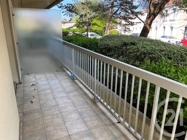 Appartement F2 à louer - 2 pièces - 45.71 m2 - LA ROCHELLE - 17 - POITOU-CHARENTES - Century 21 Agence Du Centre Ville Appartement F2 à louer - 2 pièces - 45.71 m2 - LA ROCHELLE - 17 - POITOU-CHARENTES - Century 21 Agence Du Centre Ville