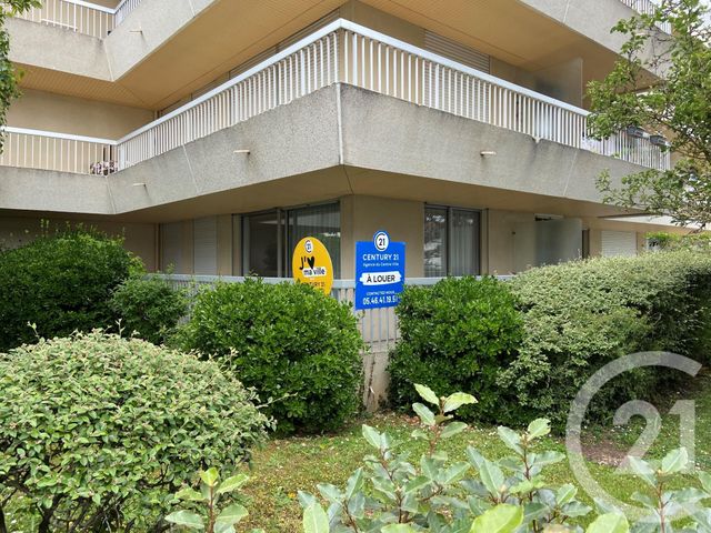 Appartement F2 à louer - 2 pièces - 45.71 m2 - LA ROCHELLE - 17 - POITOU-CHARENTES - Century 21 Agence Du Centre Ville Appartement F2 à louer - 2 pièces - 45.71 m2 - LA ROCHELLE - 17 - POITOU-CHARENTES - Century 21 Agence Du Centre Ville
