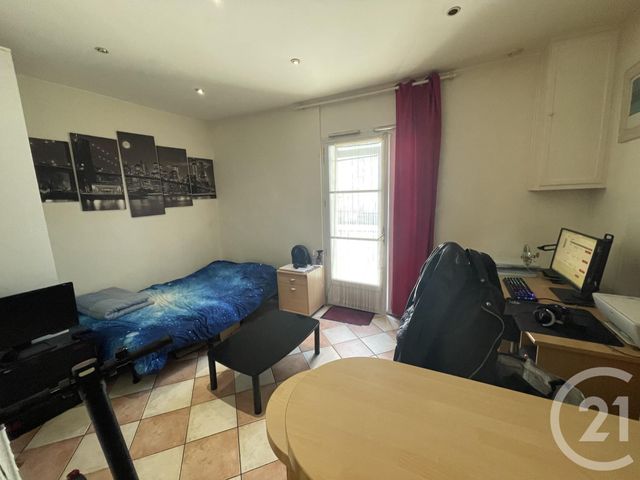 Studio à vendre - 1 pièce - 18.49 m2 - LA ROCHELLE - 17 - POITOU-CHARENTES - Century 21 Agence Du Centre Ville Studio à vendre - 1 pièce - 18.49 m2 - LA ROCHELLE - 17 - POITOU-CHARENTES - Century 21 Agence Du Centre Ville