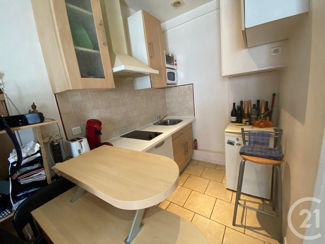 Studio à vendre - 1 pièce - 18.49 m2 - LA ROCHELLE - 17 - POITOU-CHARENTES - Century 21 Agence Du Centre Ville Studio à vendre - 1 pièce - 18.49 m2 - LA ROCHELLE - 17 - POITOU-CHARENTES - Century 21 Agence Du Centre Ville