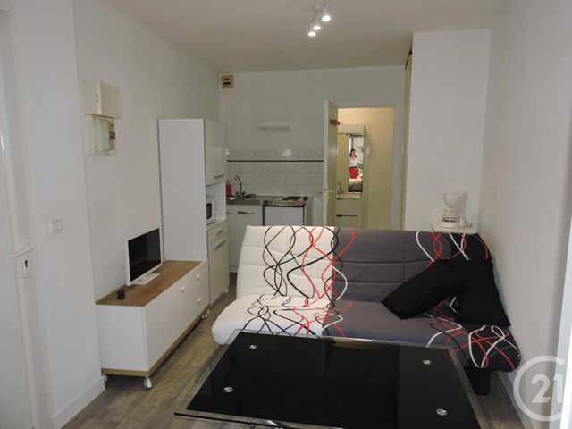 Studio à louer - 1 pièce - 15.6 m2 - LA ROCHELLE - 17 - POITOU-CHARENTES - Century 21 Agence Du Centre Ville Studio à louer - 1 pièce - 15.6 m2 - LA ROCHELLE - 17 - POITOU-CHARENTES - Century 21 Agence Du Centre Ville