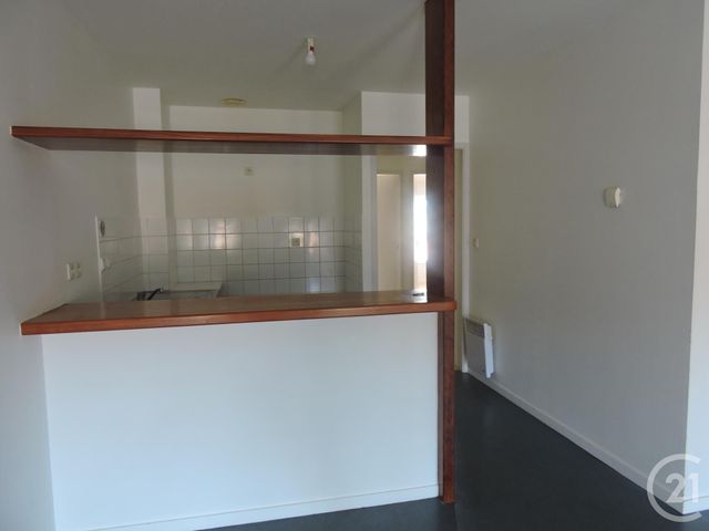 Appartement T4 à louer - 4 pièces - 74.13 m2 - MARANS - 17 - POITOU-CHARENTES - Century 21 Agence Du Centre Ville Appartement T4 à louer - 4 pièces - 74.13 m2 - MARANS - 17 - POITOU-CHARENTES - Century 21 Agence Du Centre Ville