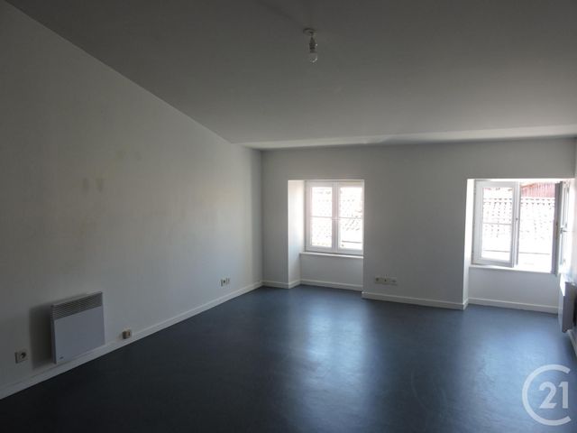 Appartement T4 à louer - 4 pièces - 74.13 m2 - MARANS - 17 - POITOU-CHARENTES - Century 21 Agence Du Centre Ville Appartement T4 à louer - 4 pièces - 74.13 m2 - MARANS - 17 - POITOU-CHARENTES - Century 21 Agence Du Centre Ville
