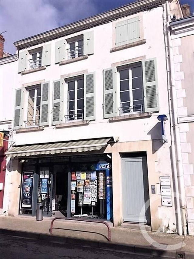 Appartement T4 à louer - 4 pièces - 74.13 m2 - MARANS - 17 - POITOU-CHARENTES - Century 21 Agence Du Centre Ville Appartement T4 à louer - 4 pièces - 74.13 m2 - MARANS - 17 - POITOU-CHARENTES - Century 21 Agence Du Centre Ville