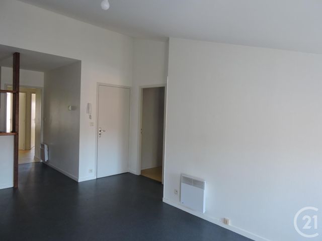 Appartement T4 à louer - 4 pièces - 74.13 m2 - MARANS - 17 - POITOU-CHARENTES - Century 21 Agence Du Centre Ville Appartement T4 à louer - 4 pièces - 74.13 m2 - MARANS - 17 - POITOU-CHARENTES - Century 21 Agence Du Centre Ville