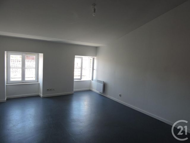 Appartement T4 à louer - 4 pièces - 74.13 m2 - MARANS - 17 - POITOU-CHARENTES - Century 21 Agence Du Centre Ville Appartement T4 à louer - 4 pièces - 74.13 m2 - MARANS - 17 - POITOU-CHARENTES - Century 21 Agence Du Centre Ville