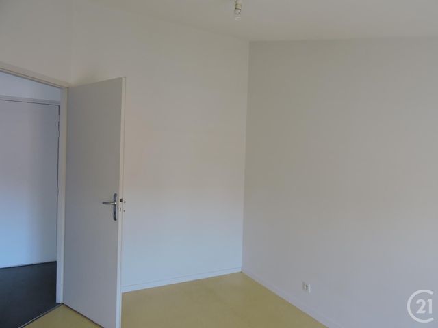Appartement T4 à louer - 4 pièces - 74.13 m2 - MARANS - 17 - POITOU-CHARENTES - Century 21 Agence Du Centre Ville Appartement T4 à louer - 4 pièces - 74.13 m2 - MARANS - 17 - POITOU-CHARENTES - Century 21 Agence Du Centre Ville