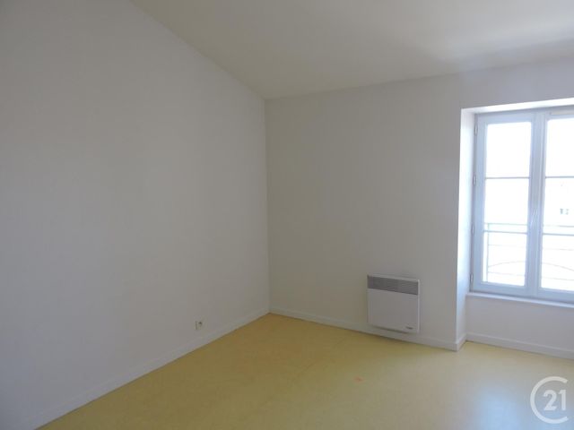 Appartement T4 à louer - 4 pièces - 74.13 m2 - MARANS - 17 - POITOU-CHARENTES - Century 21 Agence Du Centre Ville Appartement T4 à louer - 4 pièces - 74.13 m2 - MARANS - 17 - POITOU-CHARENTES - Century 21 Agence Du Centre Ville
