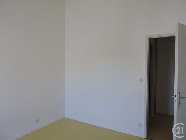 Appartement T4 à louer - 4 pièces - 74.13 m2 - MARANS - 17 - POITOU-CHARENTES - Century 21 Agence Du Centre Ville Appartement T4 à louer - 4 pièces - 74.13 m2 - MARANS - 17 - POITOU-CHARENTES - Century 21 Agence Du Centre Ville