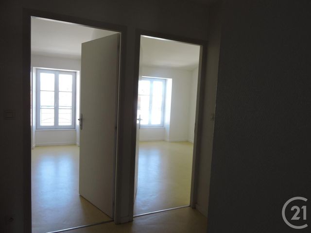Appartement T4 à louer - 4 pièces - 74.13 m2 - MARANS - 17 - POITOU-CHARENTES - Century 21 Agence Du Centre Ville Appartement T4 à louer - 4 pièces - 74.13 m2 - MARANS - 17 - POITOU-CHARENTES - Century 21 Agence Du Centre Ville