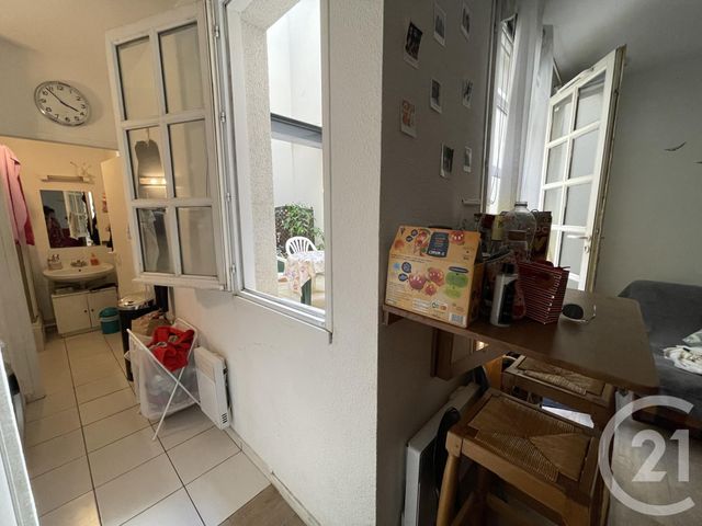 Studio à vendre - 1 pièce - 20.66 m2 - LA ROCHELLE - 17 - POITOU-CHARENTES - Century 21 Agence Du Centre Ville Studio à vendre - 1 pièce - 20.66 m2 - LA ROCHELLE - 17 - POITOU-CHARENTES - Century 21 Agence Du Centre Ville