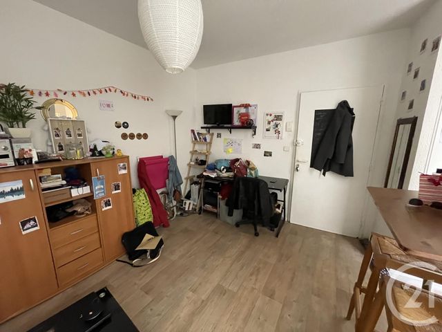 Studio à vendre - 1 pièce - 20.66 m2 - LA ROCHELLE - 17 - POITOU-CHARENTES - Century 21 Agence Du Centre Ville Studio à vendre - 1 pièce - 20.66 m2 - LA ROCHELLE - 17 - POITOU-CHARENTES - Century 21 Agence Du Centre Ville