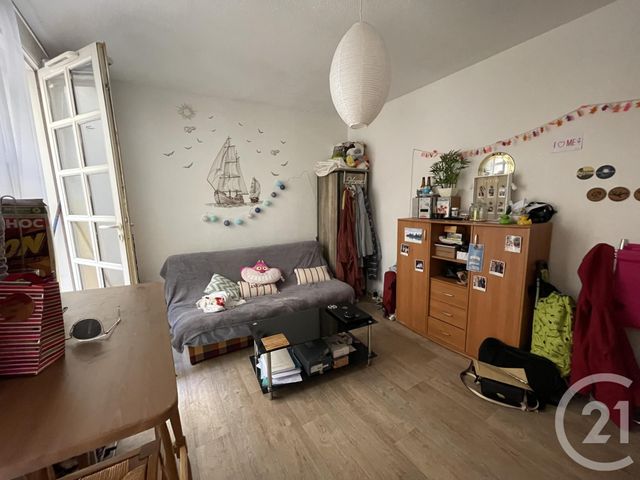 Studio à vendre - 1 pièce - 20.66 m2 - LA ROCHELLE - 17 - POITOU-CHARENTES - Century 21 Agence Du Centre Ville Studio à vendre - 1 pièce - 20.66 m2 - LA ROCHELLE - 17 - POITOU-CHARENTES - Century 21 Agence Du Centre Ville