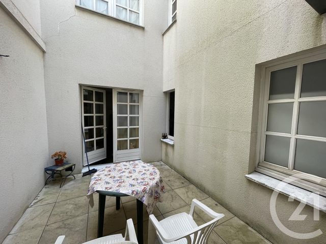 Studio à vendre - 1 pièce - 20.66 m2 - LA ROCHELLE - 17 - POITOU-CHARENTES - Century 21 Agence Du Centre Ville Studio à vendre - 1 pièce - 20.66 m2 - LA ROCHELLE - 17 - POITOU-CHARENTES - Century 21 Agence Du Centre Ville