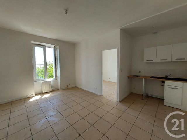 appartement à louer - 2 pièces - 29.0 m2 - LA ROCHELLE - 17 - POITOU-CHARENTES - Century 21 Agence Du Centre Ville appartement à louer - 2 pièces - 29.0 m2 - LA ROCHELLE - 17 - POITOU-CHARENTES - Century 21 Agence Du Centre Ville