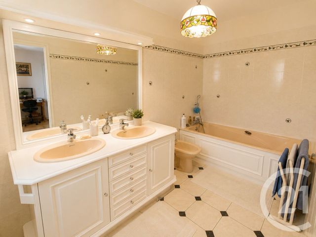 maison à vendre - 6 pièces - 142.36 m2 - LAGORD - 17 - POITOU-CHARENTES - Century 21 Agence Du Centre Ville