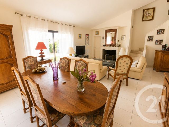 maison à vendre - 6 pièces - 142.36 m2 - LAGORD - 17 - POITOU-CHARENTES - Century 21 Agence Du Centre Ville
