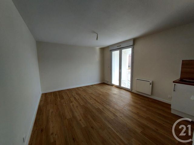 Studio à louer - 1 pièce - 26.7 m2 - LA ROCHELLE - 17 - POITOU-CHARENTES - Century 21 Agence Du Centre Ville Studio à louer - 1 pièce - 26.7 m2 - LA ROCHELLE - 17 - POITOU-CHARENTES - Century 21 Agence Du Centre Ville