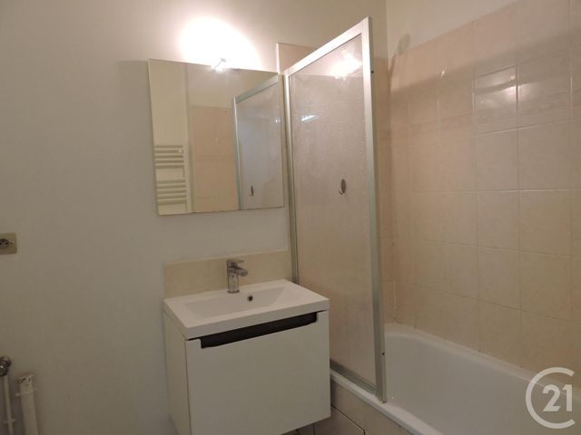 Studio à louer - 1 pièce - 15.0 m2 - LA ROCHELLE - 17 - POITOU-CHARENTES - Century 21 Agence Du Centre Ville Studio à louer - 1 pièce - 15.0 m2 - LA ROCHELLE - 17 - POITOU-CHARENTES - Century 21 Agence Du Centre Ville