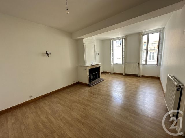 Appartement T3 à louer - 3 pièces - 68.2 m2 - ROCHEFORT - 17 - POITOU-CHARENTES - Century 21 Agence Du Centre Ville