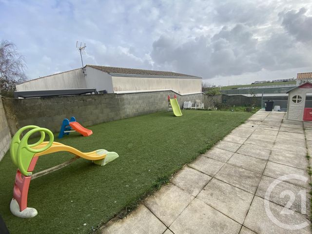 maison à vendre - 7 pièces - 148.0 m2 - PUILBOREAU - 17 - POITOU-CHARENTES - Century 21 Agence Du Centre Ville