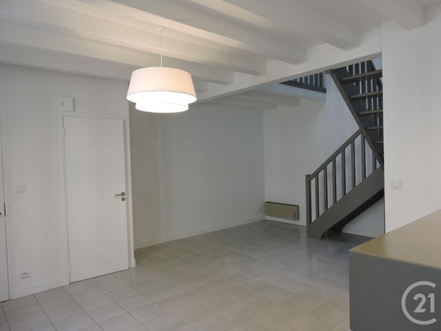 Afficher la photo en grand Appartement Duplex à louer - 2 pièces - 53.0 m2 - LA ROCHELLE - 17 - POITOU-CHARENTES - Century 21 Agence Du Centre Ville