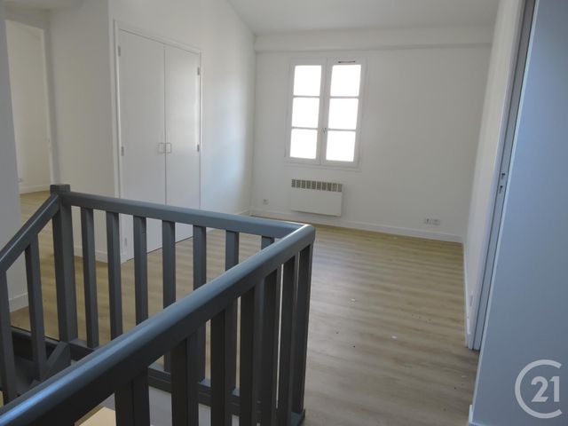 Afficher la photo en grand Appartement Duplex à louer - 2 pièces - 53.0 m2 - LA ROCHELLE - 17 - POITOU-CHARENTES - Century 21 Agence Du Centre Ville