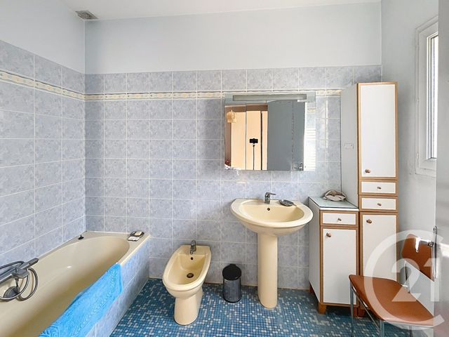 maison à vendre - 8 pièces - 166.59 m2 - PUILBOREAU - 17 - POITOU-CHARENTES - Century 21 Agence Du Centre Ville