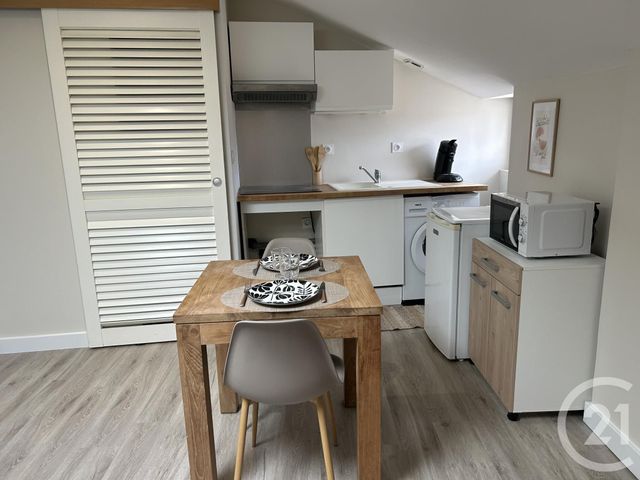 Afficher la photo en grand Appartement à louer - 2 pièces - 21.4 m2 - LA ROCHELLE - 17 - POITOU-CHARENTES - Century 21 Agence Du Centre Ville