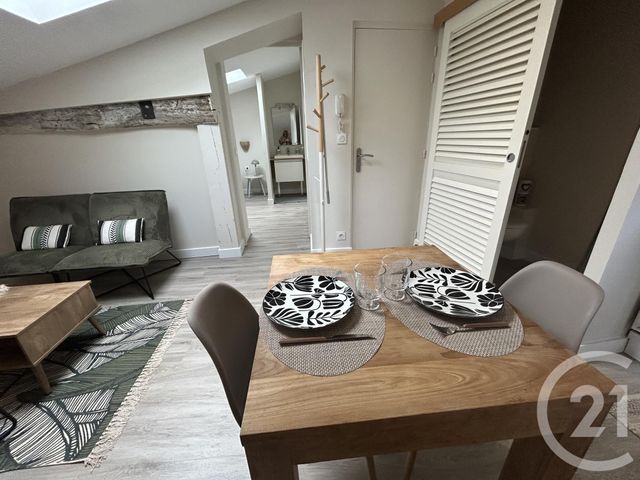 Afficher la photo en grand Appartement à louer - 2 pièces - 21.4 m2 - LA ROCHELLE - 17 - POITOU-CHARENTES - Century 21 Agence Du Centre Ville