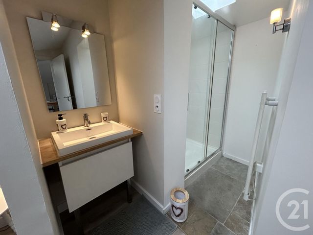 Afficher la photo en grand Appartement à louer - 2 pièces - 21.4 m2 - LA ROCHELLE - 17 - POITOU-CHARENTES - Century 21 Agence Du Centre Ville