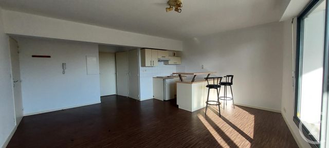 Afficher la photo en grand Appartement F2 à louer - 2 pièces - 45.37 m2 - LA ROCHELLE - 17 - POITOU-CHARENTES - Century 21 Agence Du Centre Ville
