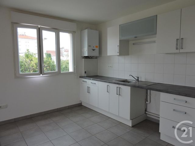Appartement T3 à louer - 3 pièces - 59.75 m2 - PUILBOREAU - 17 - POITOU-CHARENTES - Century 21 Agence Du Centre Ville