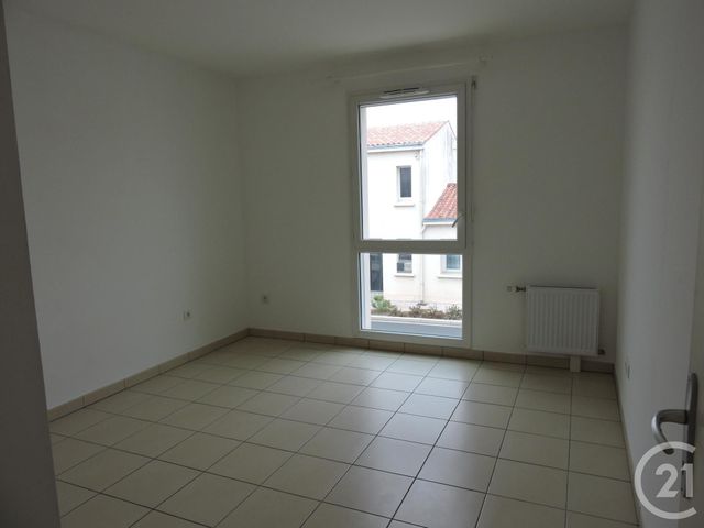 Appartement T3 à louer - 3 pièces - 59.75 m2 - PUILBOREAU - 17 - POITOU-CHARENTES - Century 21 Agence Du Centre Ville