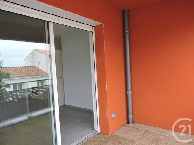 Appartement T3 à louer - 3 pièces - 59.75 m2 - PUILBOREAU - 17 - POITOU-CHARENTES - Century 21 Agence Du Centre Ville