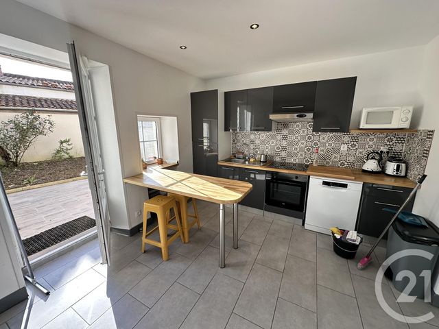 maison à louer - 4 pièces - 70.16 m2 - LA JARNE - 17 - POITOU-CHARENTES - Century 21 Agence Du Centre Ville