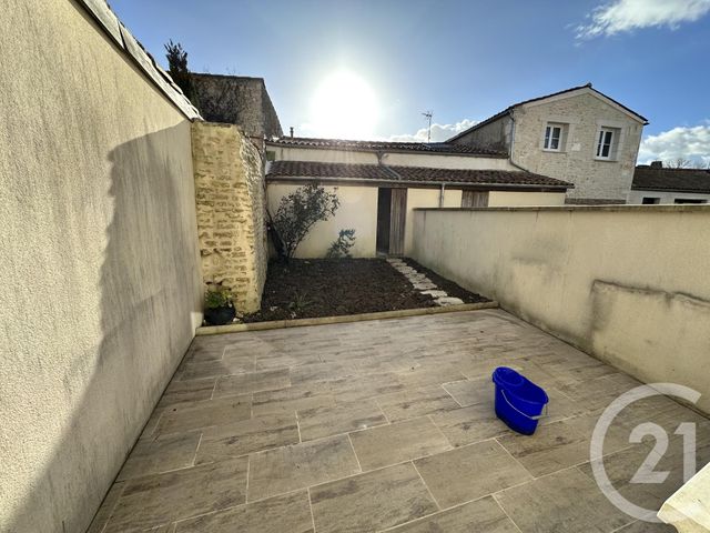 maison à louer - 4 pièces - 70.16 m2 - LA JARNE - 17 - POITOU-CHARENTES - Century 21 Agence Du Centre Ville