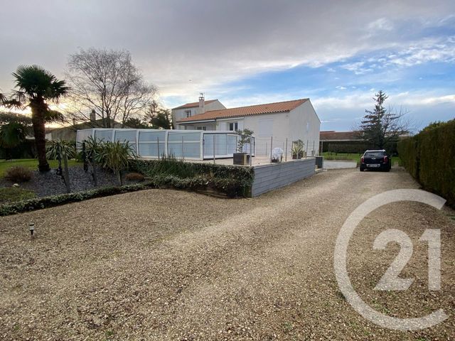 maison à vendre - 7 pièces - 156.52 m2 - LA JARRIE - 17 - POITOU-CHARENTES - Century 21 Agence Du Centre Ville