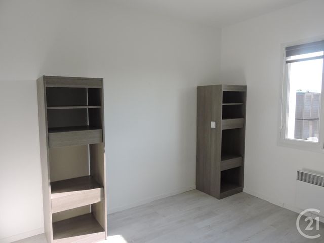 maison à louer - 4 pièces - 85.0 m2 - CHARRON - 17 - POITOU-CHARENTES - Century 21 Agence Du Centre Ville