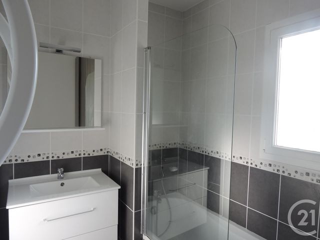 maison à louer - 4 pièces - 85.0 m2 - CHARRON - 17 - POITOU-CHARENTES - Century 21 Agence Du Centre Ville