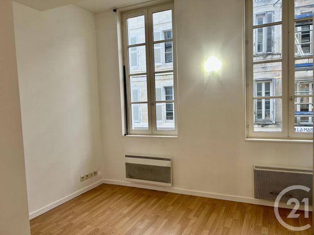 Appartement Studio à louer - 1 pièce - 26.47 m2 - LA ROCHELLE - 17 - POITOU-CHARENTES - Century 21 Agence Du Centre Ville
