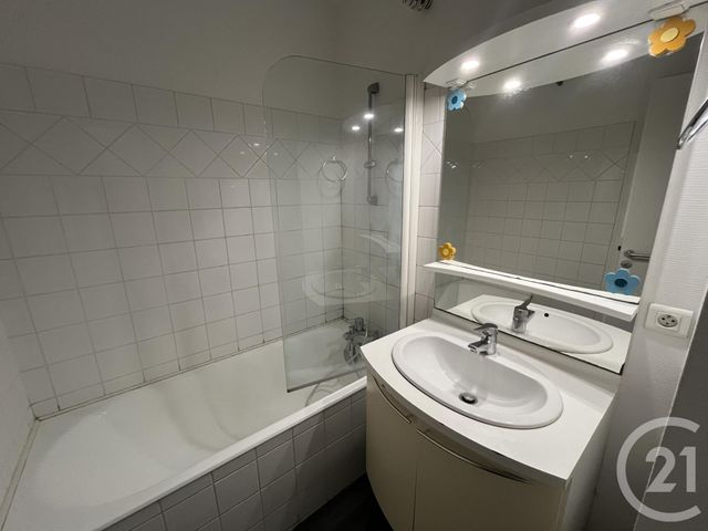 Appartement à louer - 2 pièces - 37.07 m2 - LA ROCHELLE - 17 - POITOU-CHARENTES - Century 21 Agence Du Centre Ville