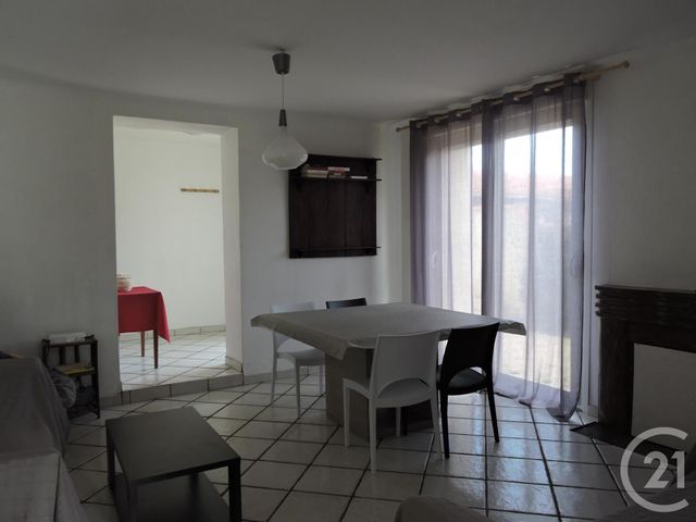 Appartement Chambre à louer - 1 pièce - 15.3 m2 - AYTRE - 17 - POITOU-CHARENTES - Century 21 Agence Du Centre Ville