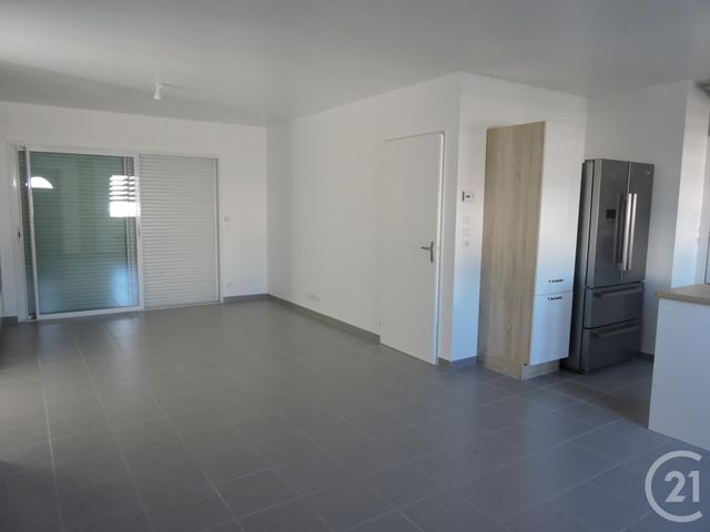 maison à louer - 4 pièces - 85.0 m2 - CHARRON - 17 - POITOU-CHARENTES - Century 21 Agence Du Centre Ville