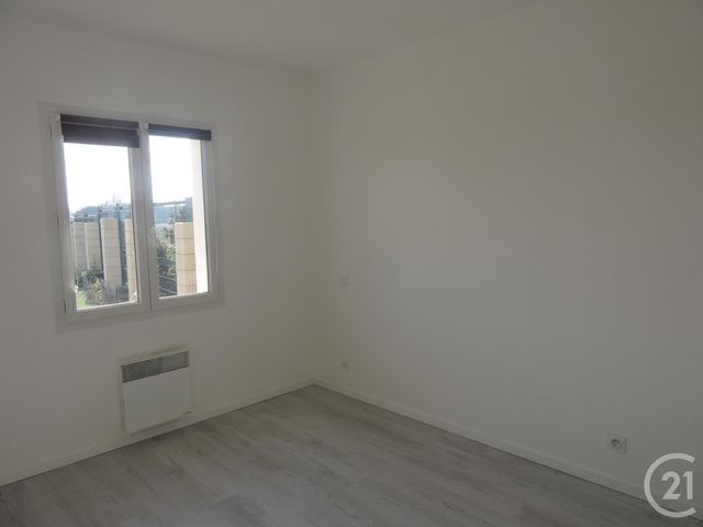 maison à louer - 4 pièces - 85.0 m2 - CHARRON - 17 - POITOU-CHARENTES - Century 21 Agence Du Centre Ville