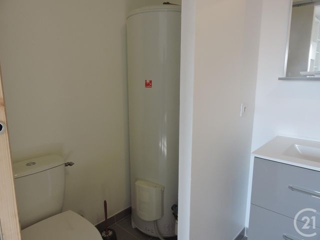 maison à louer - 4 pièces - 85.0 m2 - CHARRON - 17 - POITOU-CHARENTES - Century 21 Agence Du Centre Ville