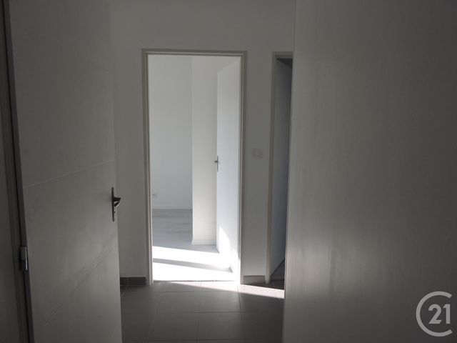 maison à louer - 4 pièces - 85.0 m2 - CHARRON - 17 - POITOU-CHARENTES - Century 21 Agence Du Centre Ville