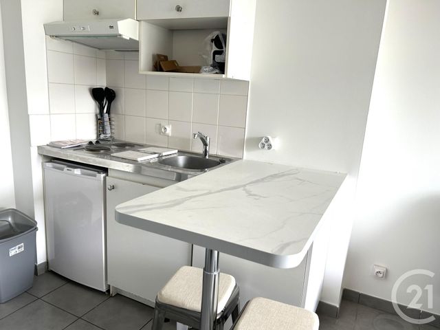 Appartement à louer - 2 pièces - 27.0 m2 - LA ROCHELLE - 17 - POITOU-CHARENTES - Century 21 Agence Du Centre Ville