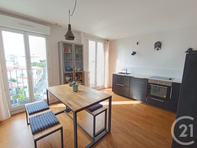 Appartement T5 à vendre - 5 pièces - 76.0 m2 - LA ROCHELLE - 17 - POITOU-CHARENTES - Century 21 Agence Du Centre Ville